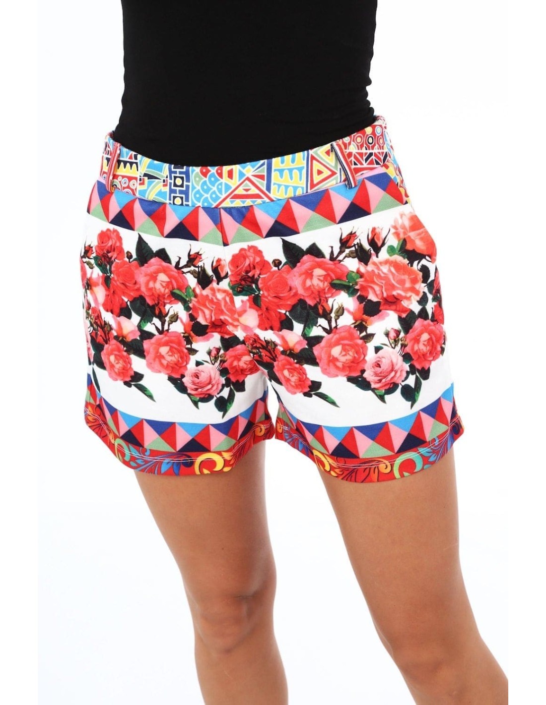 Kurze Damenshorts mit cremigen Blumenmustern MP47112 – Online-Shop – Boutique